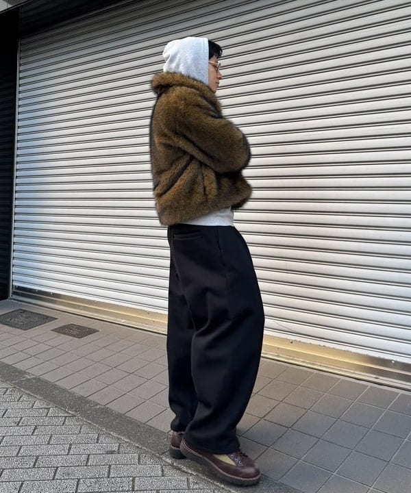 配島 孝明さんの「BEAMS WOMEN｜フェイクファー ショート ブルゾン」を使ったコーディネート