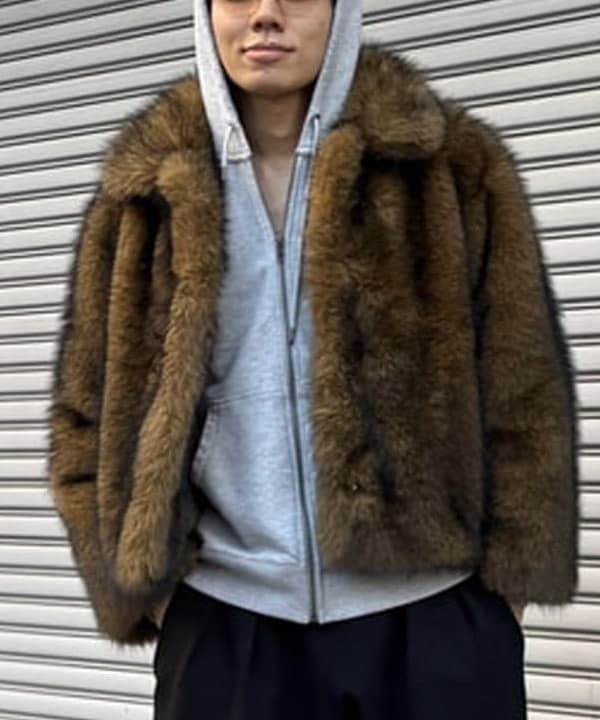 配島 孝明さんの「BEAMS WOMEN｜フェイクファー ショート ブルゾン」を使ったコーディネート