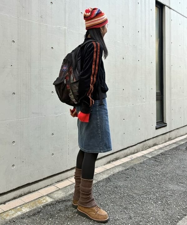 津藤 理佐子さんの「BEAMS WOMEN｜【別注】ROBERT MACKIE / マルチボーダー マフラー」を使ったコーディネート