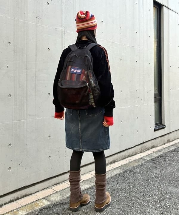 津藤 理佐子さんの「BEAMS WOMEN｜【別注】ROBERT MACKIE / マルチボーダー マフラー」を使ったコーディネート