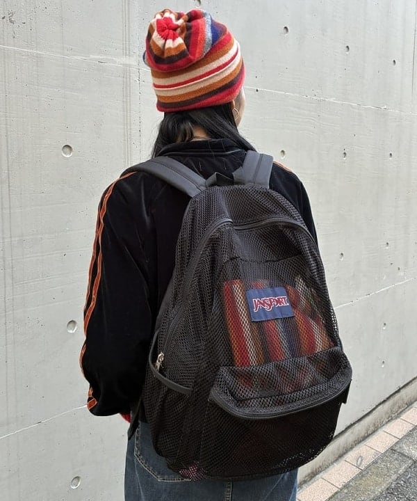 津藤 理佐子さんの「BEAMS WOMEN｜【別注】ROBERT MACKIE / マルチボーダー マフラー」を使ったコーディネート