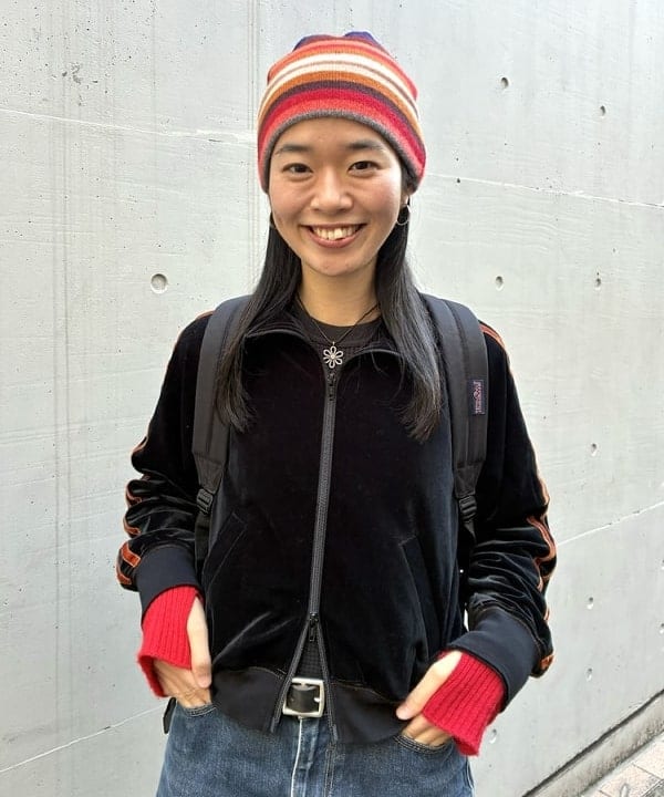 津藤 理佐子さんの「BEAMS WOMEN｜【別注】ROBERT MACKIE / マルチボーダー マフラー」を使ったコーディネート