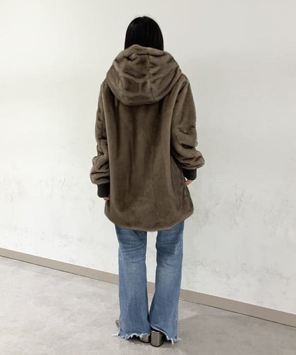 大槻 まひろさんの「BEAMS WOMEN｜TATRAS / ARABIS ボア ブルゾン」を使ったコーディネート