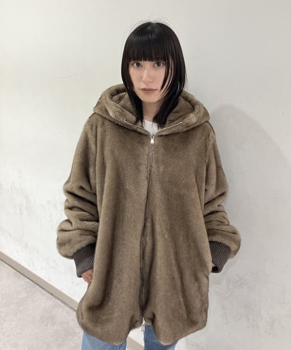 大槻 まひろさんの「BEAMS WOMEN｜TATRAS / ARABIS ボア ブルゾン」を使ったコーディネート