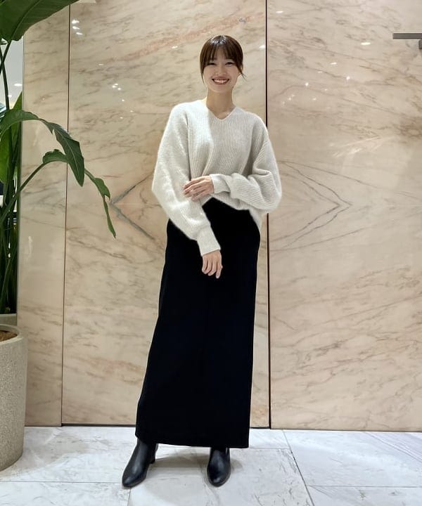 茂野 真楓さんの「BEAMS WOMEN｜フォックスウール ホールガーメント ニット」を使ったコーディネート