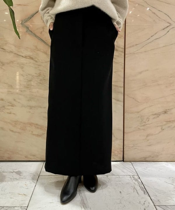 茂野 真楓さんの「BEAMS WOMEN｜フォックスウール ホールガーメント ニット」を使ったコーディネート