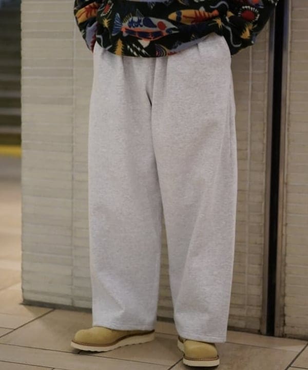 滝沢 一喜さんの「BEAMS WOMEN｜ワイドストレート ウィンドストップ スウェットパンツ」を使ったコーディネート