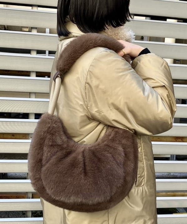 イナダさんの「BEAMS WOMEN｜NOMADIS / MOON FUR バッグ」を使ったコーディネート