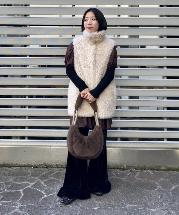 イナダさんの「BEAMS WOMEN｜NOMADIS / MOON FUR バッグ」を使ったコーディネート