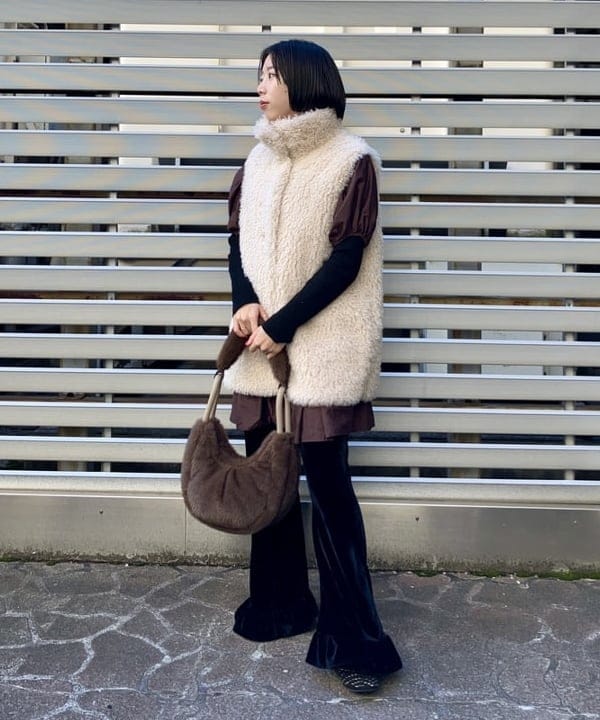 イナダさんの「BEAMS WOMEN｜NOMADIS / MOON FUR バッグ」を使ったコーディネート