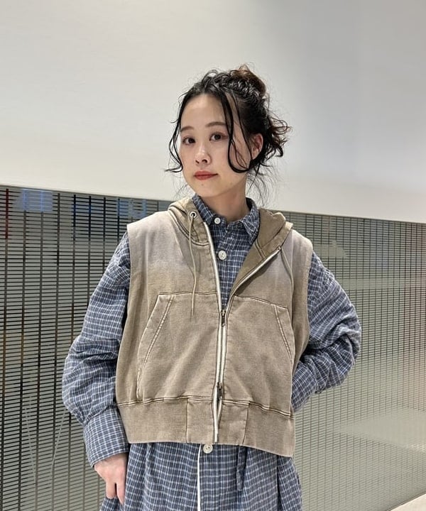 清水 彩乃さんの「BEAMS WOMEN｜ワーク チェック ワンピース」を使ったコーディネート