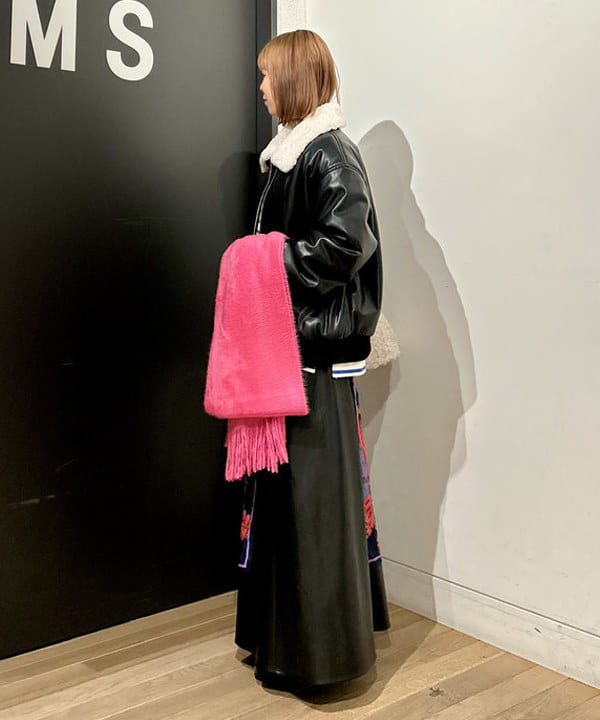 早川 萌子さんの「BEAMS WOMEN｜フェイクレザー ナカワタボマー ブルゾン」を使ったコーディネート