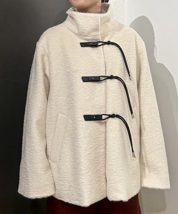 早川 萌子さんの「BEAMS WOMEN｜シャギー トグルボタン ハーフ コート」を使ったコーディネート