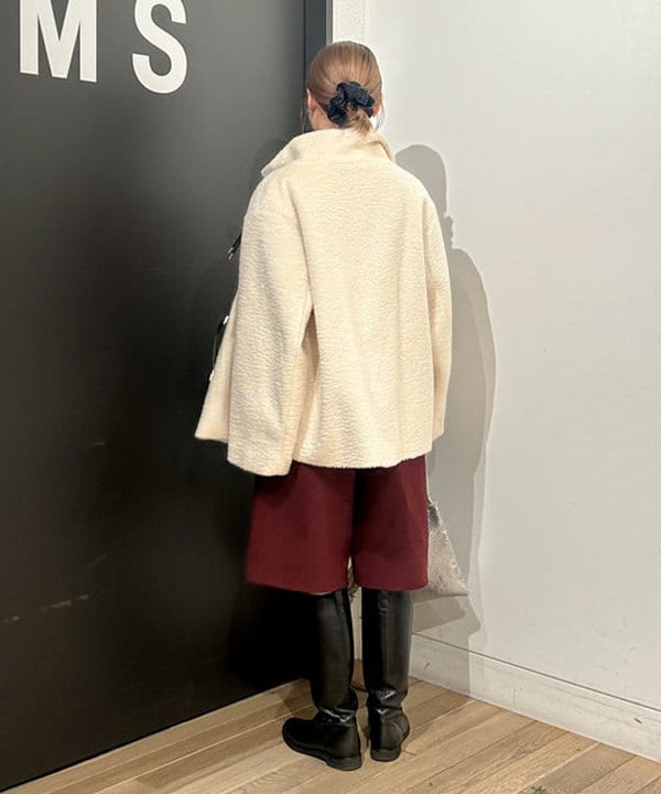 早川 萌子さんの「BEAMS WOMEN｜シャギー トグルボタン ハーフ コート」を使ったコーディネート