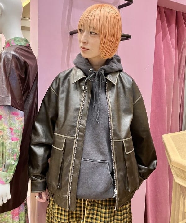 イトウミサキさんの「BEAMS WOMEN｜フェイクレザー フライト ジャケット」を使ったコーディネート