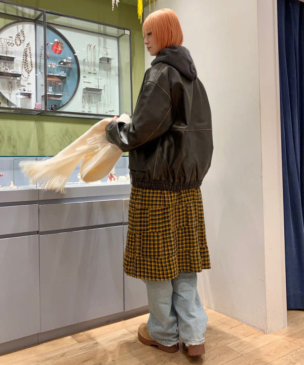 イトウミサキさんの「BEAMS WOMEN｜フェイクレザー フライト ジャケット」を使ったコーディネート