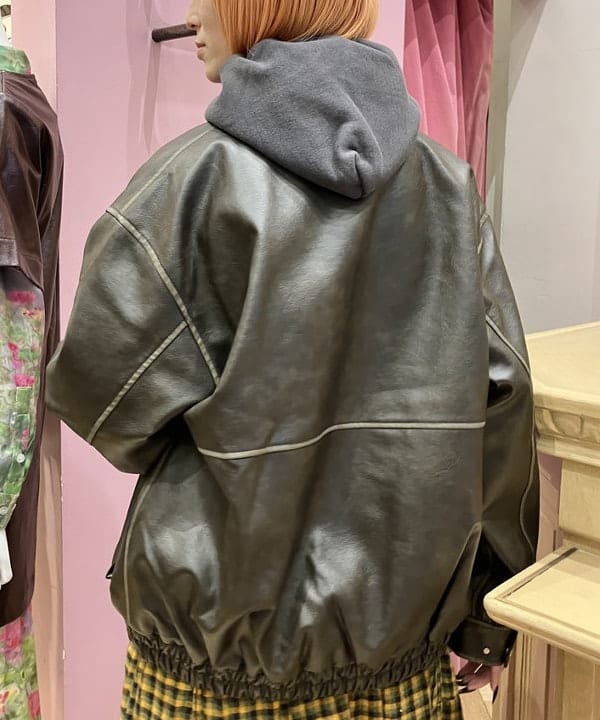 イトウミサキさんの「BEAMS WOMEN｜フェイクレザー フライト ジャケット」を使ったコーディネート