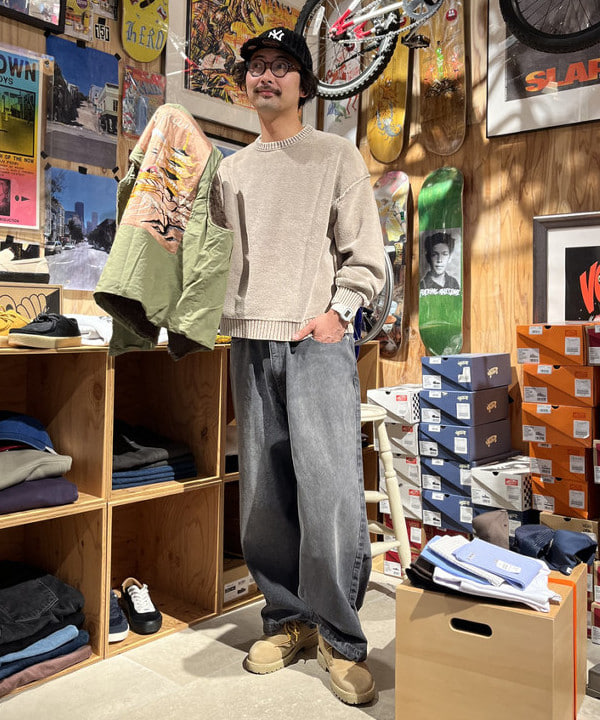 BAKU(東江 漠)さんの「BEAMS WOMEN｜7ゲージ フェード クルーネック ニット」を使ったコーディネート