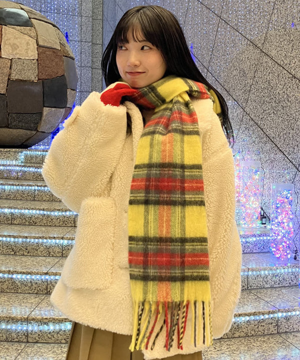 加歩さんの「BEAMS WOMEN｜ボア ビッグ ポケット ハーフ コート」を使ったコーディネート