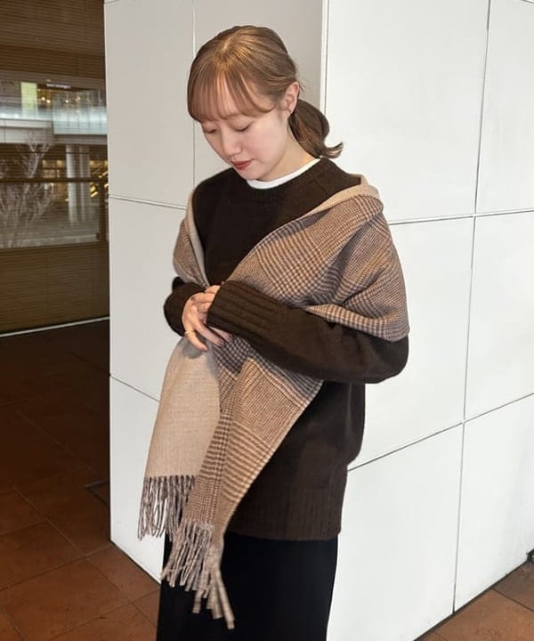 大浦 栞さんの「BEAMS WOMEN｜グレンチェック アルパカ リバーシブル ストール」を使ったコーディネート