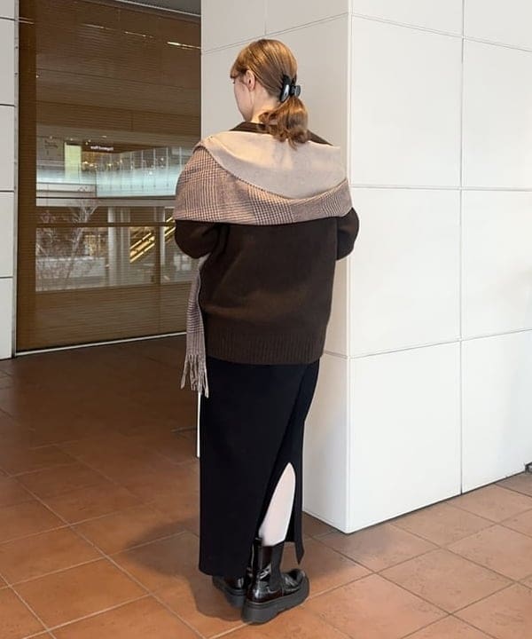 大浦 栞さんの「BEAMS WOMEN｜グレンチェック アルパカ リバーシブル ストール」を使ったコーディネート