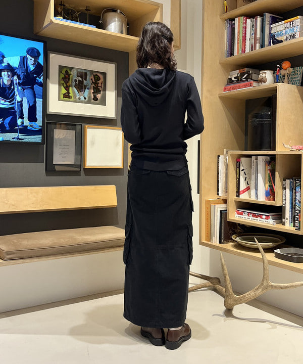 神坂 莉子さんの「BEAMS WOMEN｜カーゴ ポケット タイト スカート」を使ったコーディネート