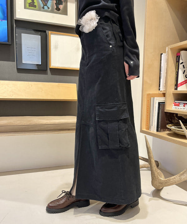 神坂 莉子さんの「BEAMS WOMEN｜カーゴ ポケット タイト スカート」を使ったコーディネート