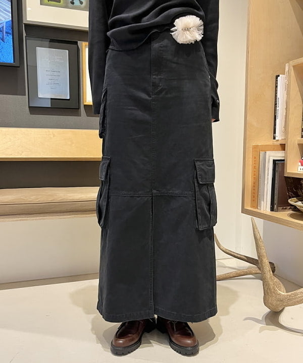 神坂 莉子さんの「BEAMS WOMEN｜カーゴ ポケット タイト スカート」を使ったコーディネート