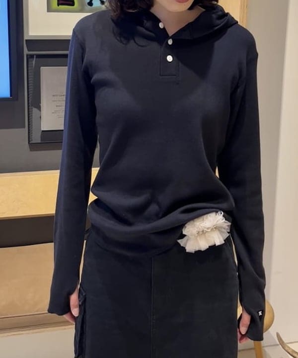 神坂 莉子さんの「BEAMS WOMEN｜カーゴ ポケット タイト スカート」を使ったコーディネート