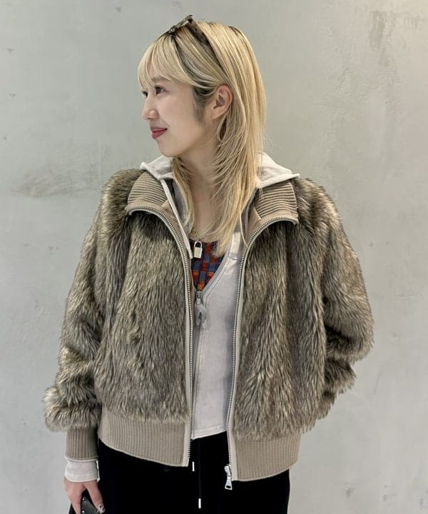 ヒカリさんの「BEAMS WOMEN｜ベロア ワイド スウェット パンツ」を使ったコーディネート