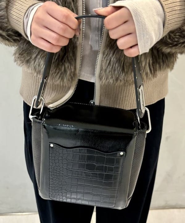 ヒカリさんの「BEAMS WOMEN｜ベロア ワイド スウェット パンツ」を使ったコーディネート