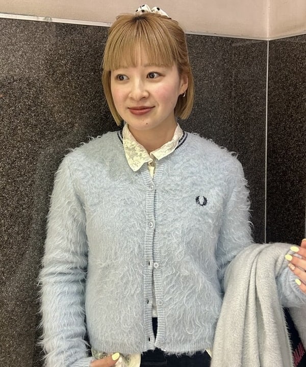 ナカノ アイさんの「BEAMS WOMEN｜【別注】FRED PERRY / Fluffy Crewneck Knit Cardigan」を使ったコーディネート