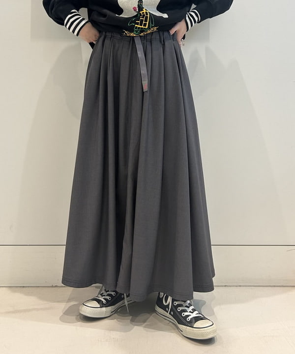 清水 彩乃さんの「BEAMS WOMEN｜【別注】Gramicci  / ギャバ ロングスカート」を使ったコーディネート