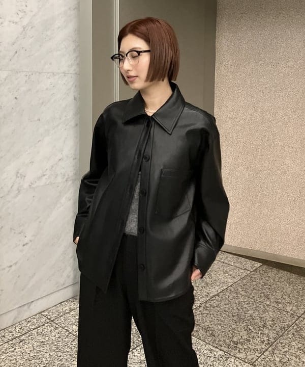 NATSUKIさんの「BEAMS WOMEN｜フェイクレザー シャツジャケット」を使ったコーディネート