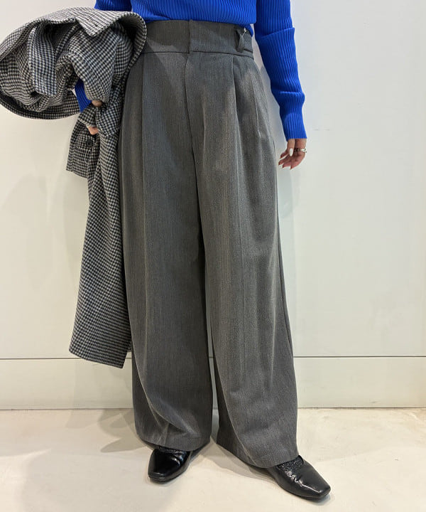 松本 佳菜子さんの「BEAMS WOMEN｜14ゲージ リブ タートル ネック ニット」を使ったコーディネート