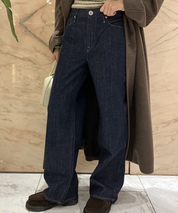 茂野 真楓さんの「BEAMS WOMEN｜【別注】upper hights / THE NIECE MIDRISE デニムパンツ」を使ったコーディネート