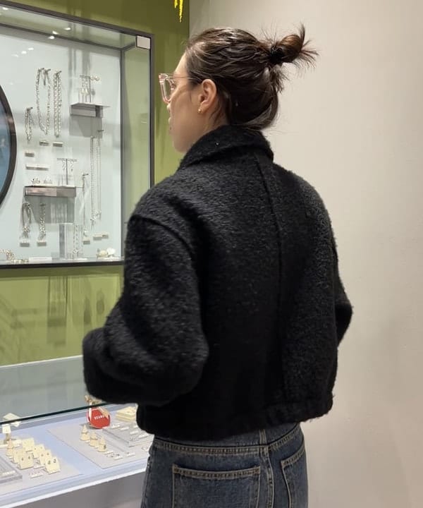 神坂 莉子さんの「BEAMS WOMEN｜ループ シャギー ジップ ブルゾン」を使ったコーディネート