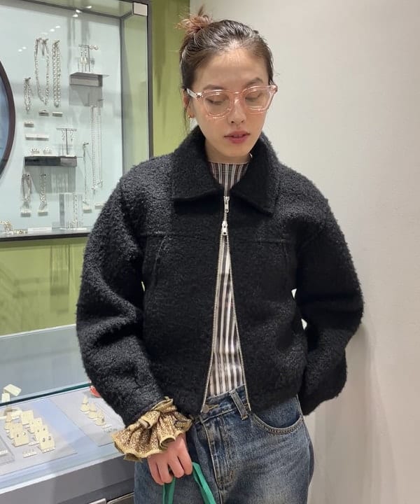 神坂 莉子さんの「BEAMS WOMEN｜ループ シャギー ジップ ブルゾン」を使ったコーディネート