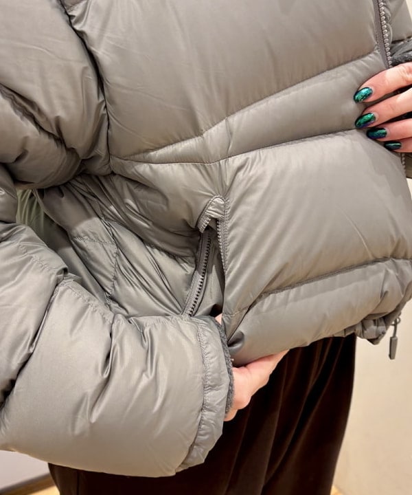 ちりこさんの「BEAMS WOMEN｜【別注】Marmot / ショート ダウンジャケット」を使ったコーディネート