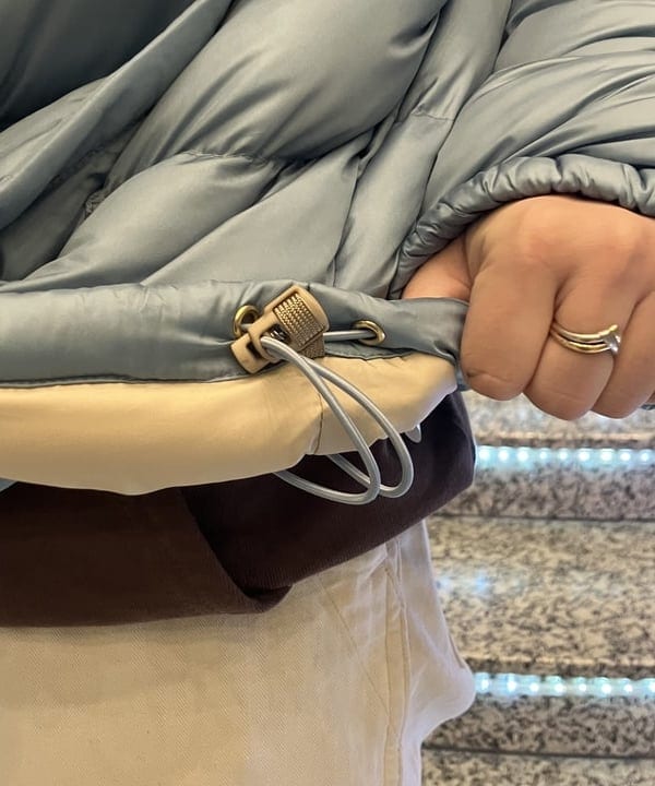 赤羽 花さんの「BEAMS WOMEN｜【別注】SIERRA DESIGNS / 2WAY ショート ダウン 25FW」を使ったコーディネート