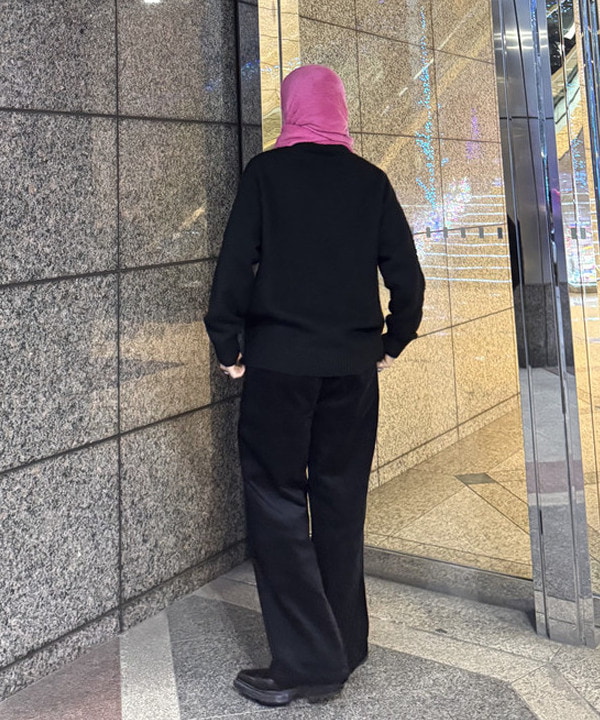 配島 孝明さんの「BEAMS WOMEN｜【別注】FRED PERRY / フラッフィ クルーネックニット」を使ったコーディネート