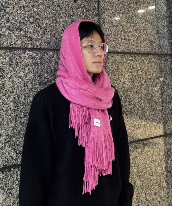 配島 孝明さんの「BEAMS WOMEN｜【別注】FRED PERRY / フラッフィ クルーネックニット」を使ったコーディネート