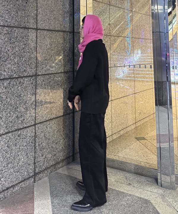 配島 孝明さんの「BEAMS WOMEN｜【別注】FRED PERRY / フラッフィ クルーネックニット」を使ったコーディネート