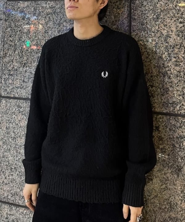 配島 孝明さんの「BEAMS WOMEN｜【別注】FRED PERRY / フラッフィ クルーネックニット」を使ったコーディネート