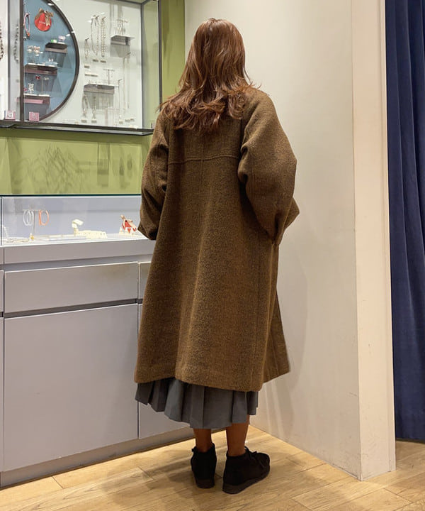 大木さんの「BEAMS WOMEN｜スタンドカラー シングル コート」を使ったコーディネート