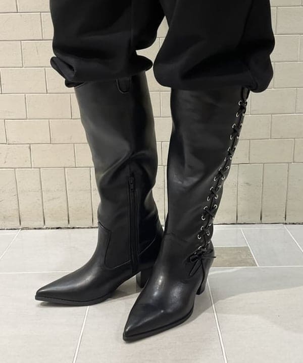 江口 息吹さんの「BEAMS WOMEN｜【別注】CONTROL FREAK / ★ファー バッグ」を使ったコーディネート