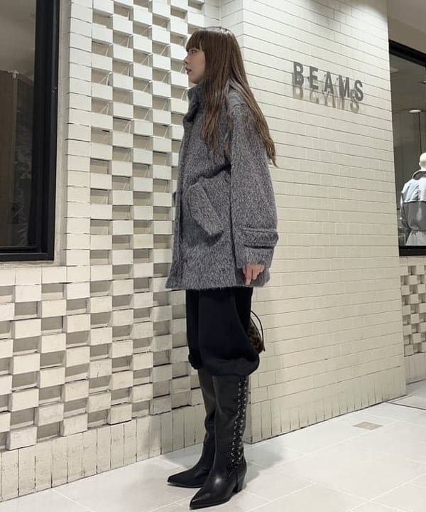 江口 息吹さんの「BEAMS WOMEN｜【別注】CONTROL FREAK / ★ファー バッグ」を使ったコーディネート