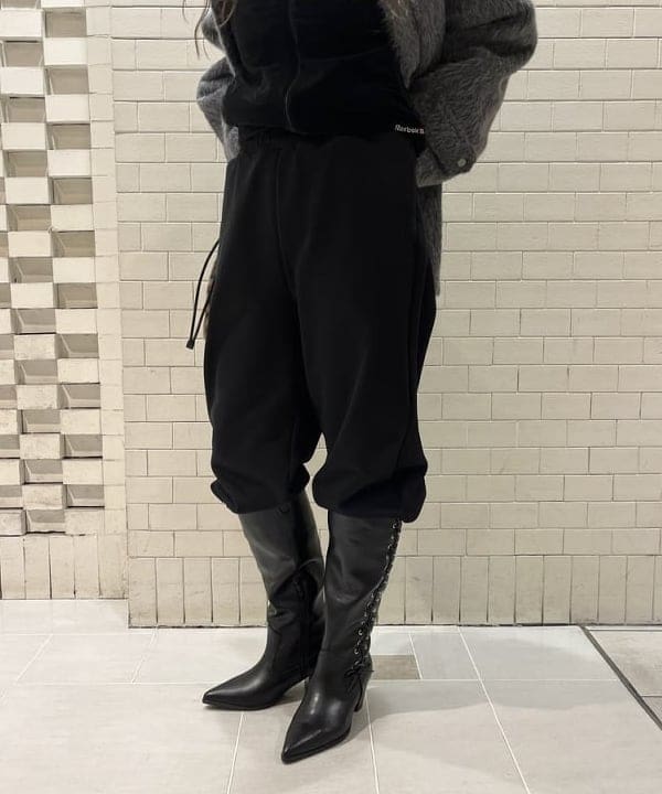 江口 息吹さんの「BEAMS WOMEN｜【別注】CONTROL FREAK / ★ファー バッグ」を使ったコーディネート