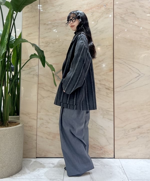 中丸　栞さんの「BEAMS WOMEN｜BAUM UND PFERDGARTEN / ストライプ ダブルジャケット」を使ったコーディネート