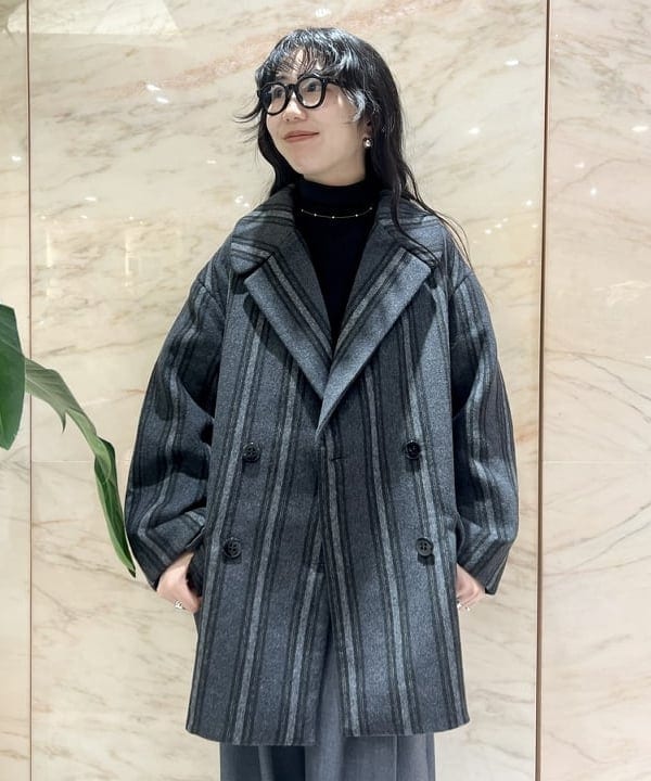 中丸　栞さんの「BEAMS WOMEN｜BAUM UND PFERDGARTEN / ストライプ ダブルジャケット」を使ったコーディネート